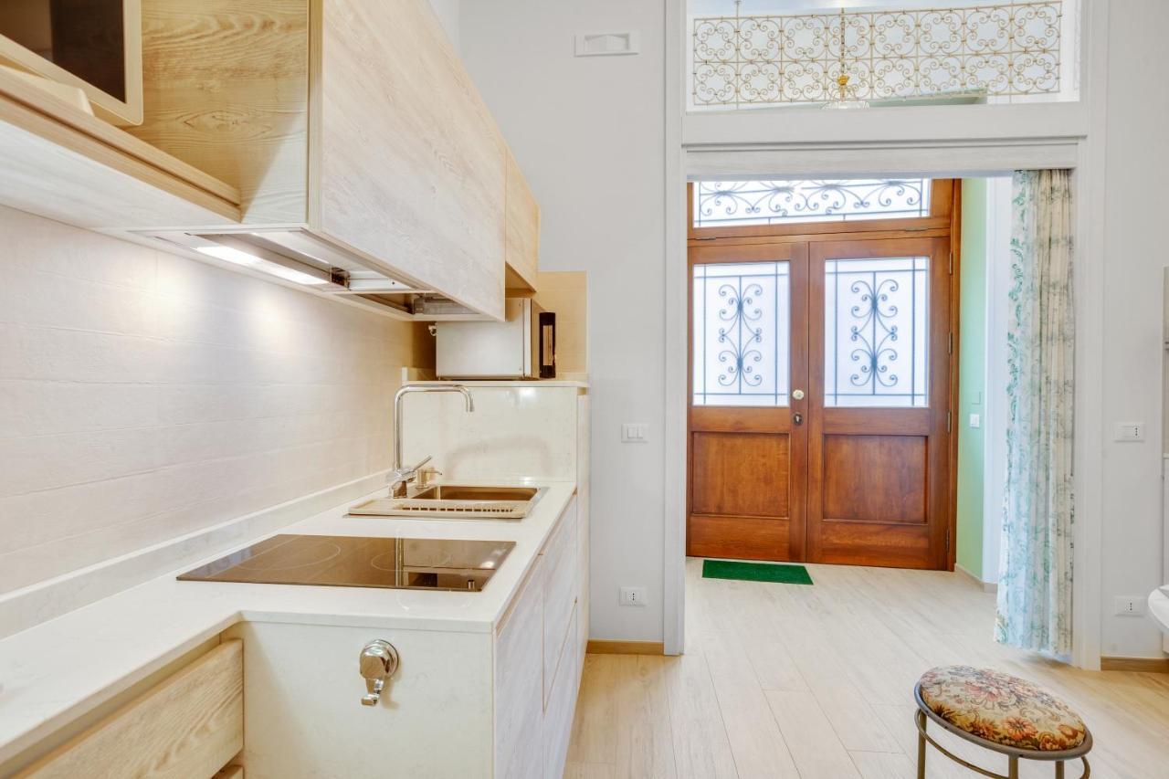 Madame Bari' Suite Apt In The Heart Of Bari Exterior photo