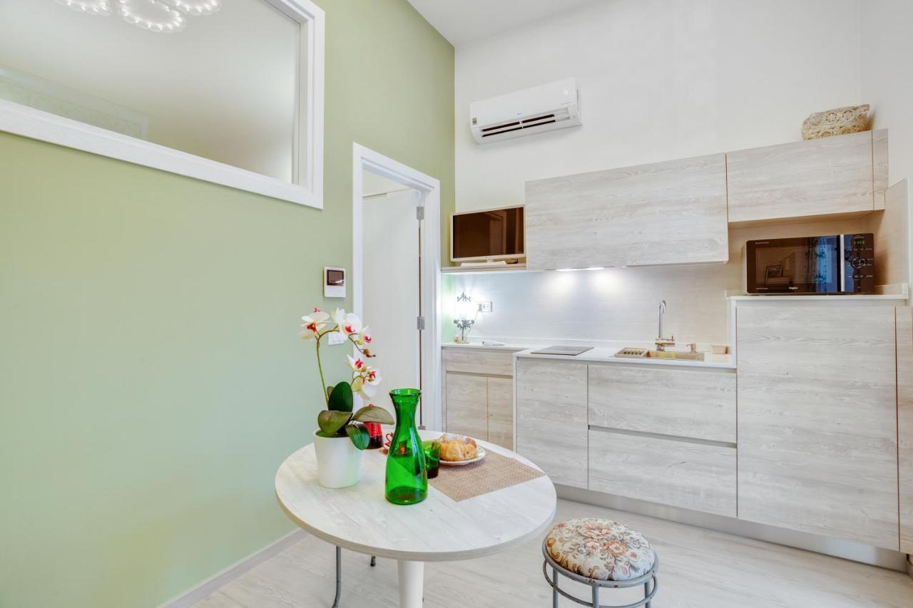 Madame Bari' Suite Apt In The Heart Of Bari Exterior photo