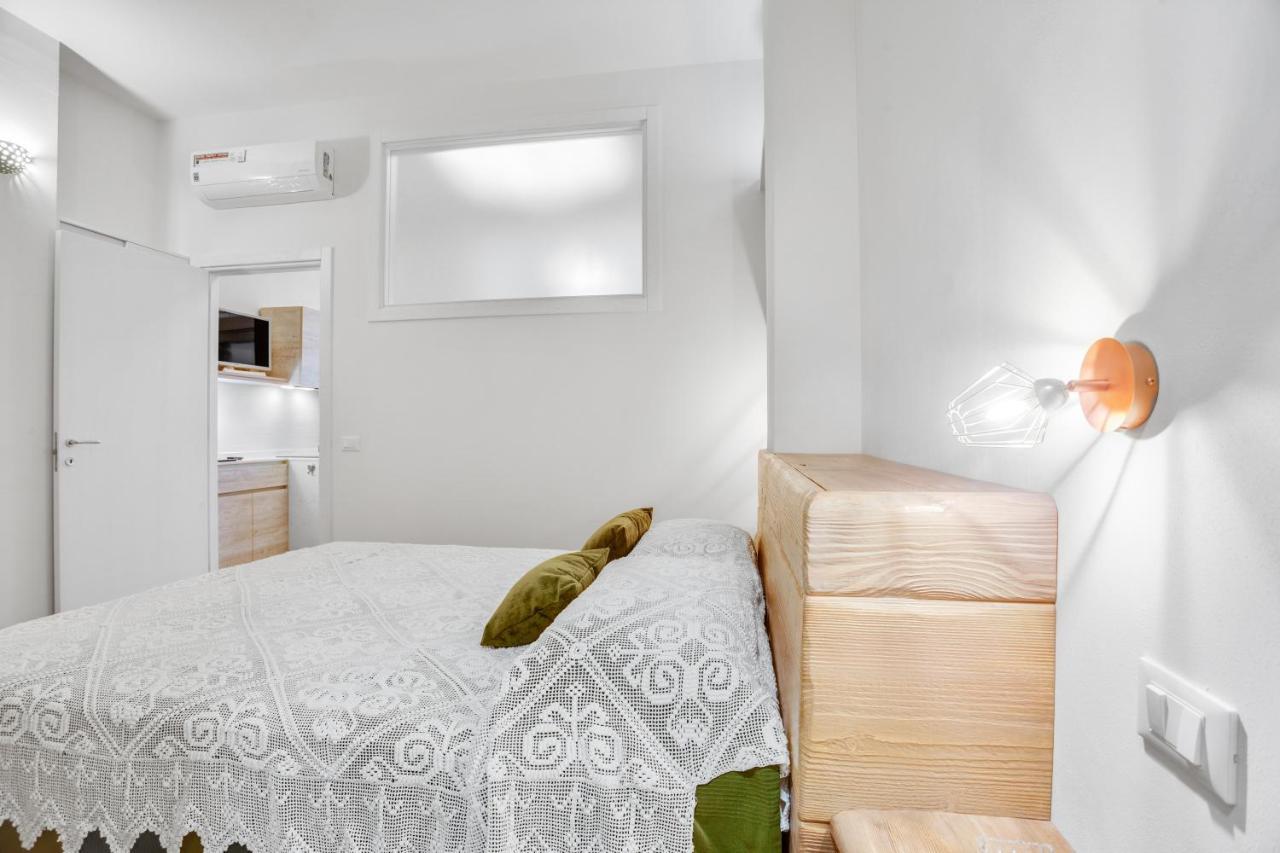 Madame Bari' Suite Apt In The Heart Of Bari Exterior photo