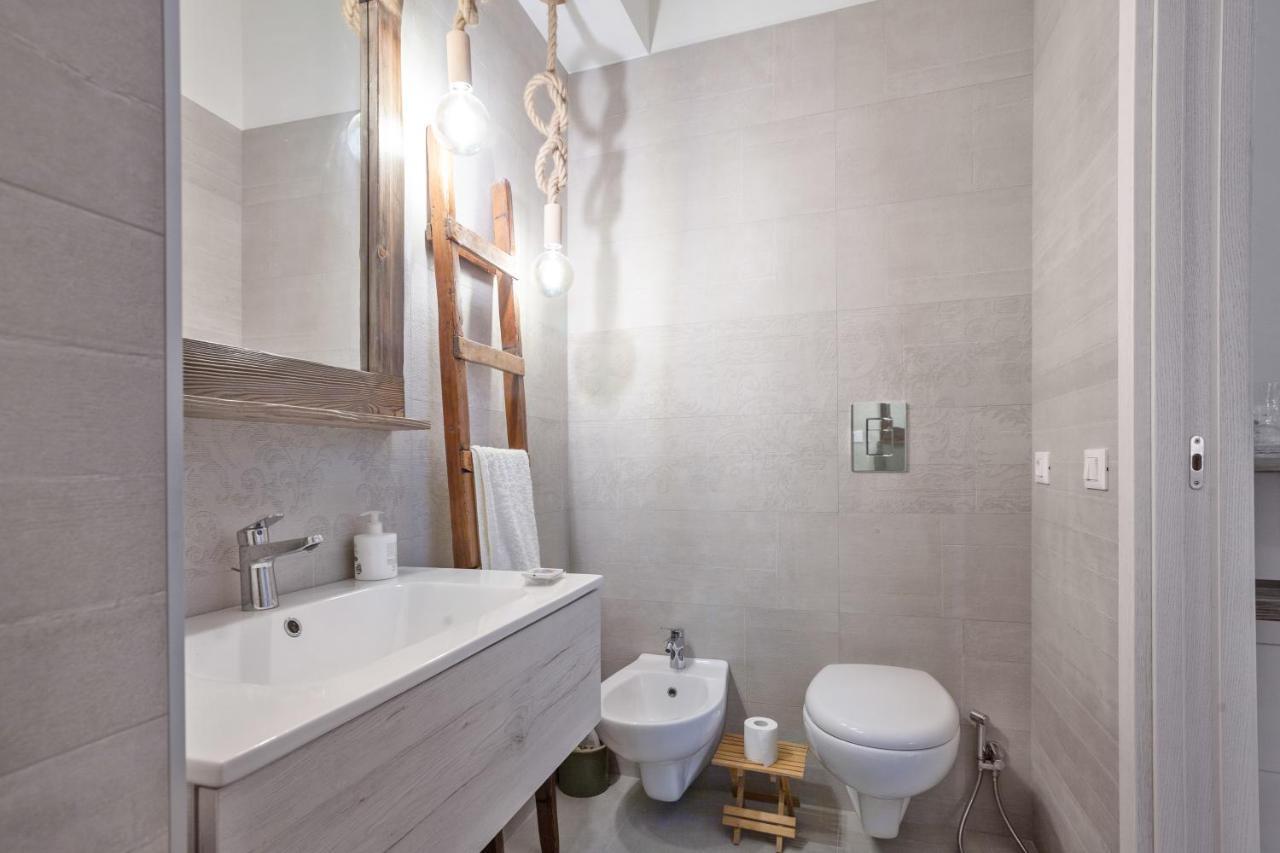 Madame Bari' Suite Apt In The Heart Of Bari Exterior photo